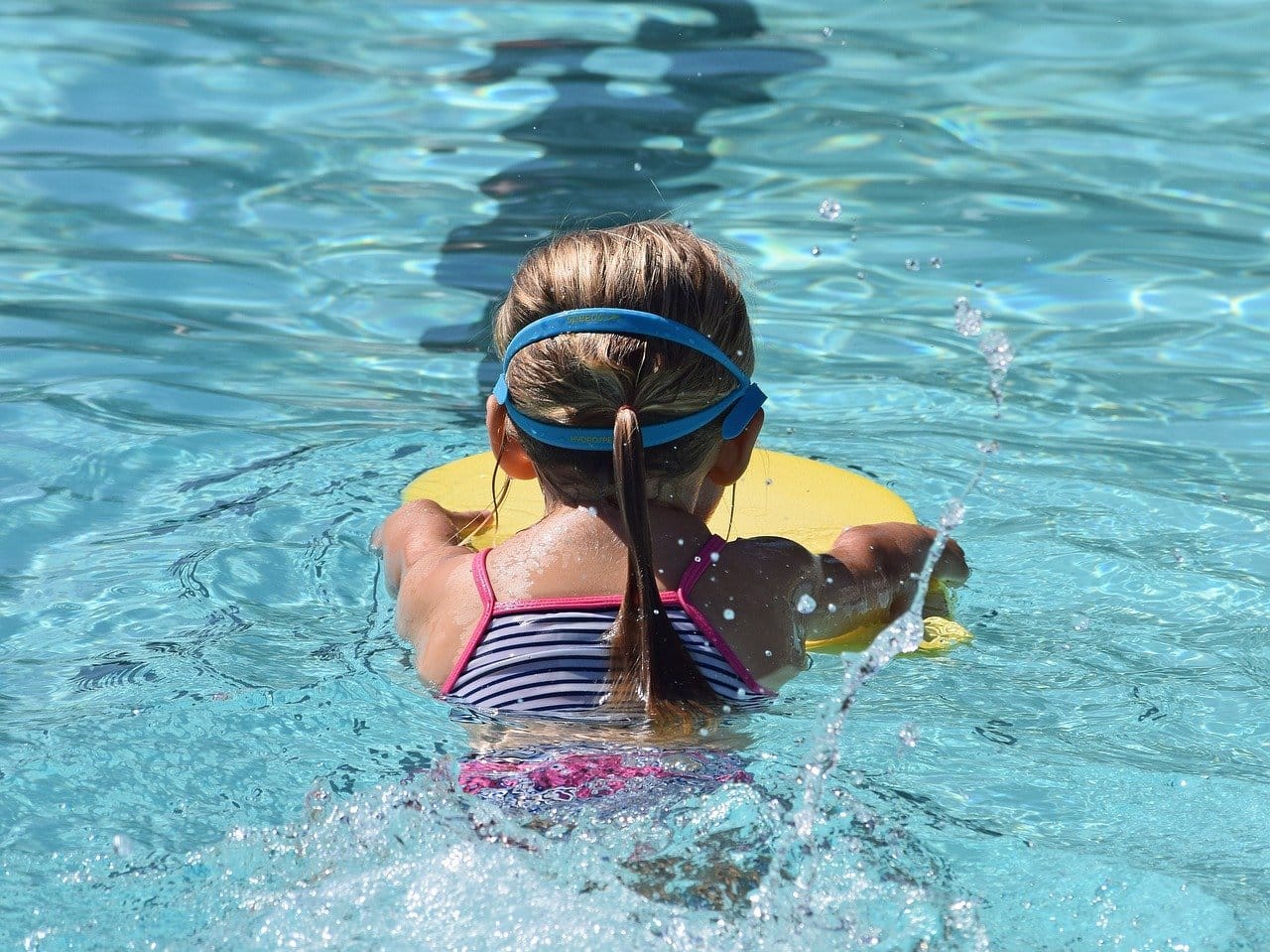young-swimmer-2494904_1280